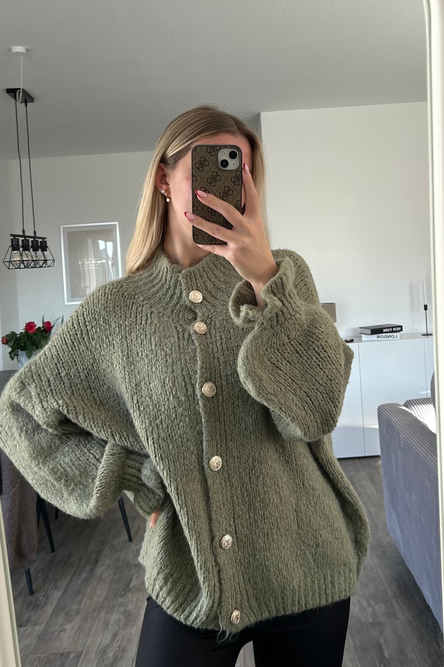 Oversize Knopf Cardigan Lia