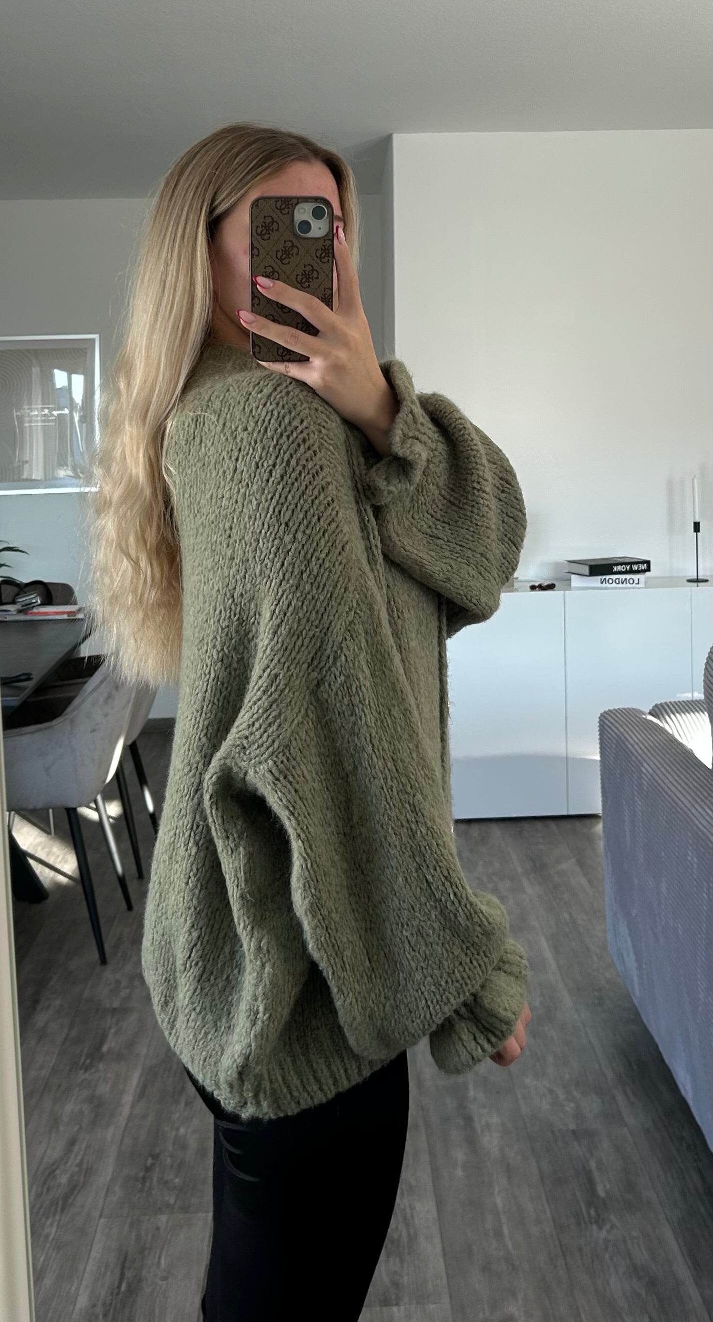 Oversize Knopf Cardigan Lia