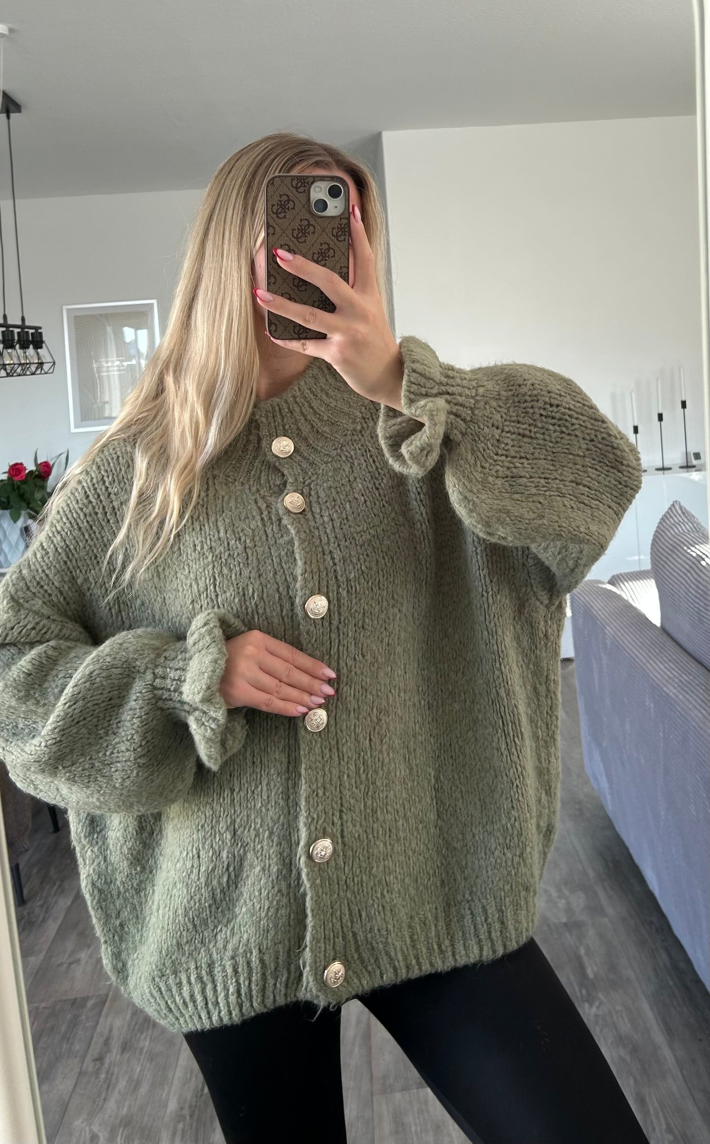 Oversize Knopf Cardigan Lia